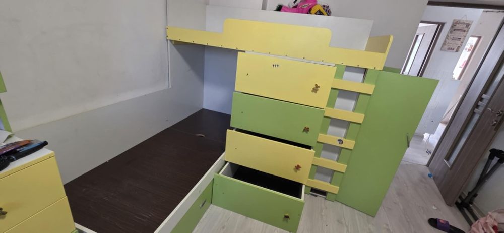 Mobilă copii cu paturi suprapuse
