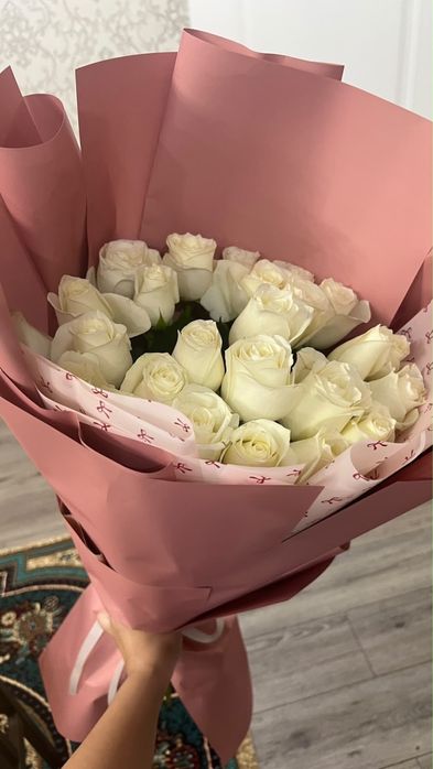 Розы белые 25 штук