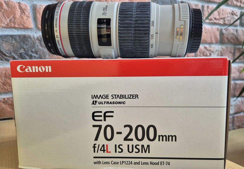 Canon EOS 7D + 70-200 f4 IS USM + Speedlite 430EXII