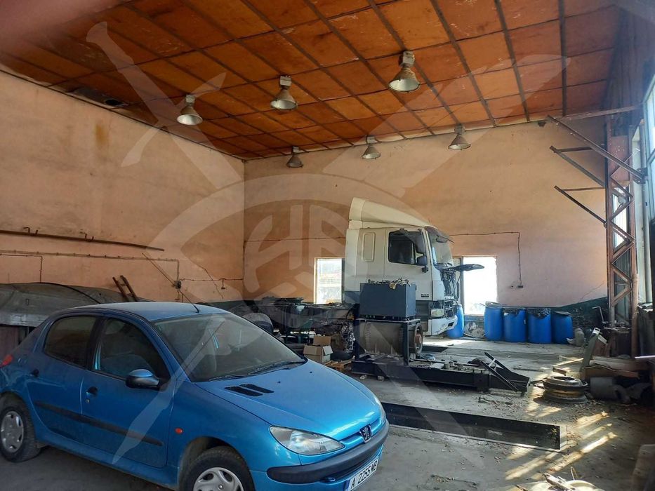 Дава се под наем Промишлена сграда в Карнобат - 2217 кв.м за 400000 € - Снимка #2