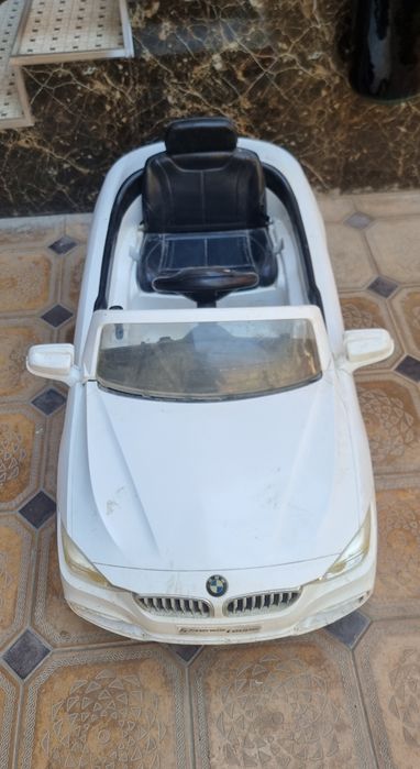 Detskiy elektromobil sotiladi