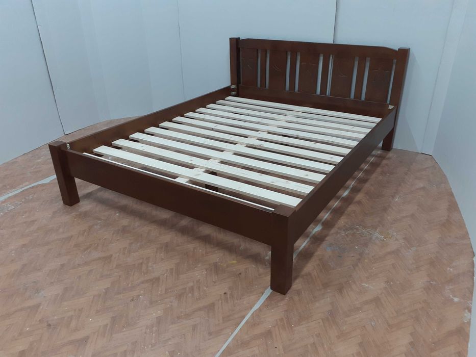 TRANSPORT GRATUIT.Pat matrimonial din lemn masiv cod 210A