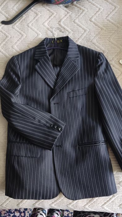 Костюм парадно-выходной тройка.