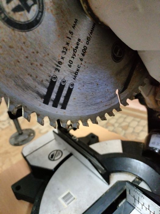 Продам торцовочную пилу