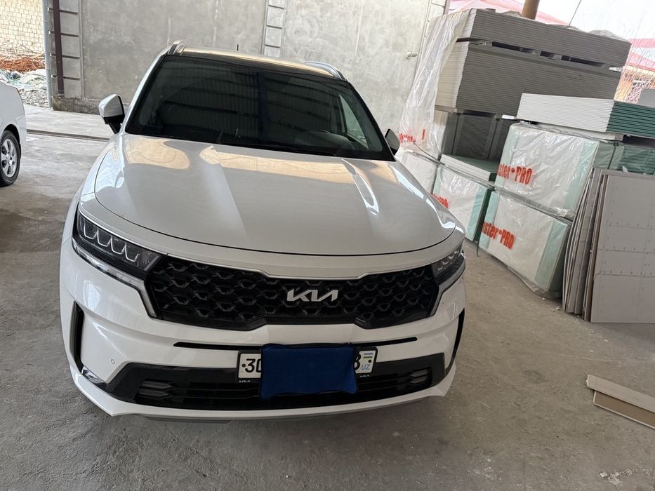 Moshena sotiladi 7 kishilek kia Sorento