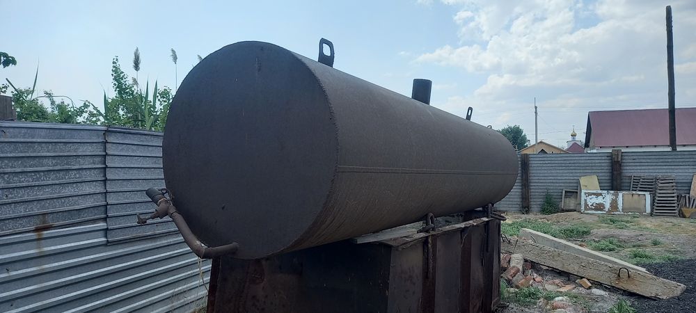 Продам цистерну под техническую воду можно гсм