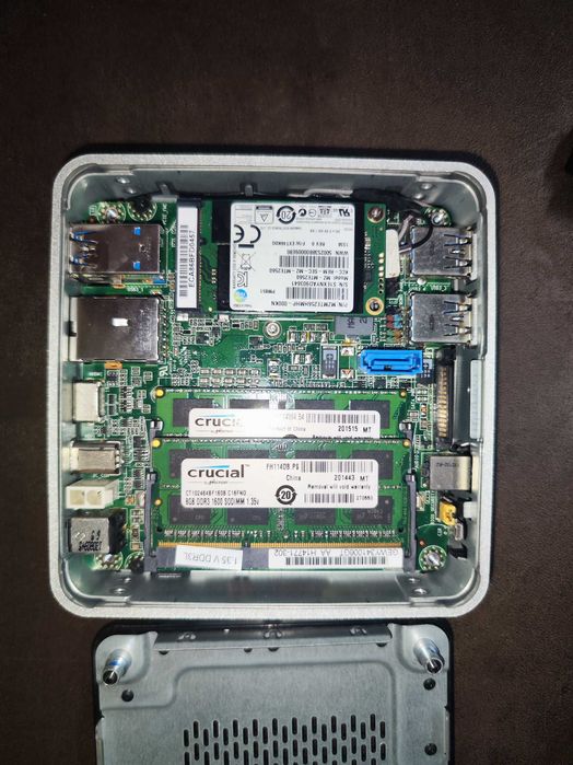 Intel NUC 16GB RAM/256GB SSD (Proxmox, Home Assistant, Raspberry)