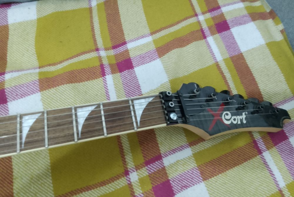 Электрогитара Cort x-11. HSH