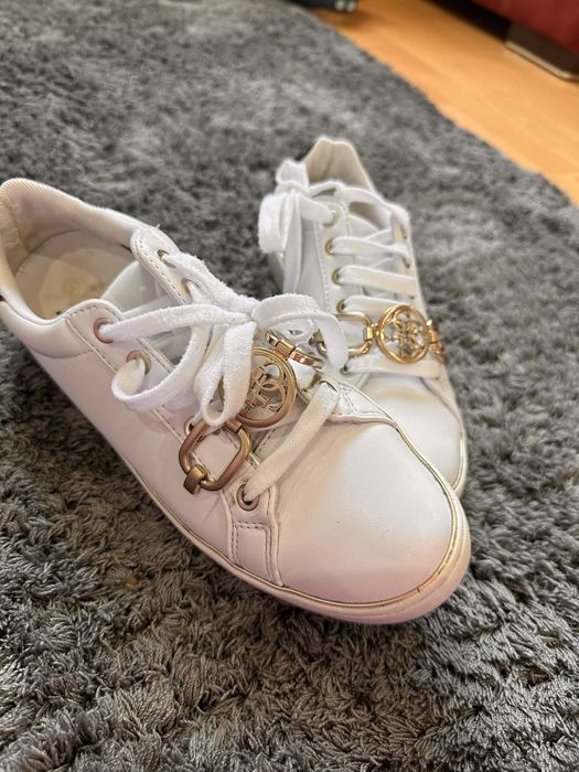 Дамски Кецове Guess
15€