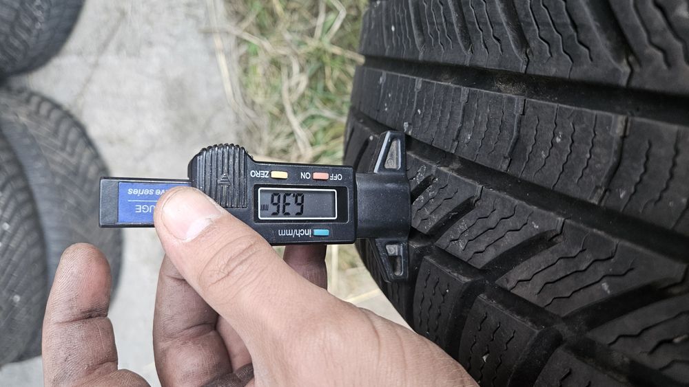 2бр гуми 235 65 17 дот 23 континентал