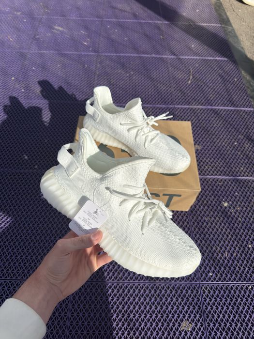Yeezy 350v2 Triple White