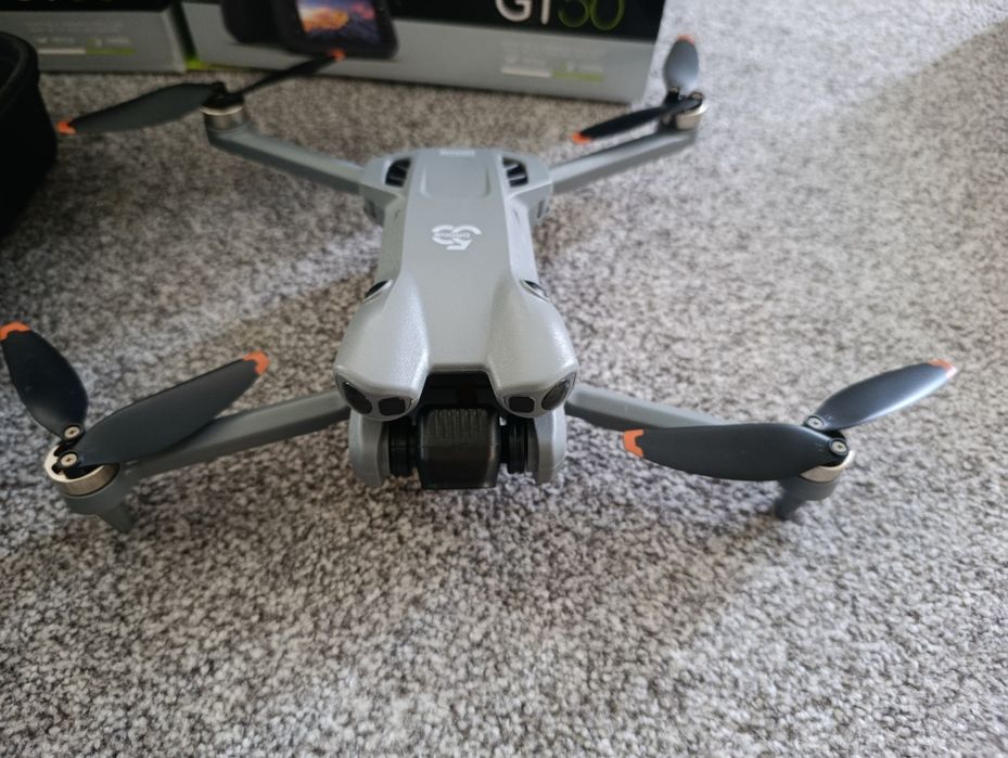 Drona GT50 cu telecomanda cu ecran mare