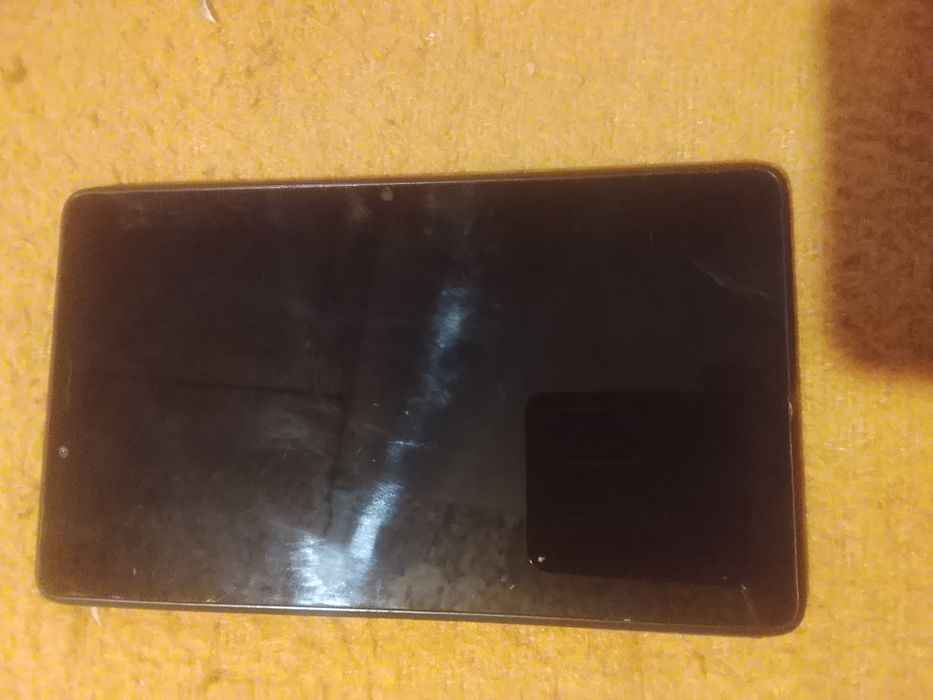 Vând sau schimb tableta Lenovo