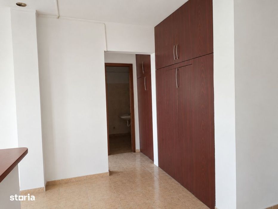 Apartament 3 camere, cartier Rovine