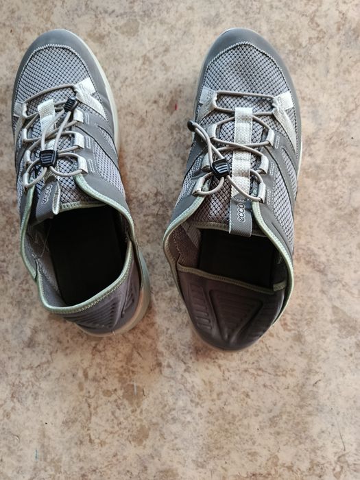Продам кроссовки лето( сетка) ц 5000