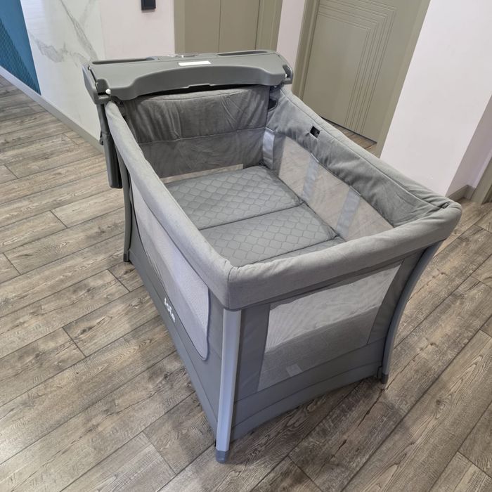 Манеж-кровать с пеленальным столом