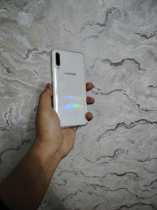 Samsung A50 Sotiladi 6/128 Holati Ideal tinniq