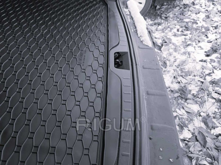 Гумени стелки или багажник VOLVO XC60 от 2008 до 2017 г.