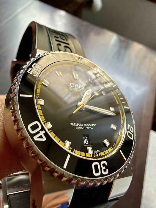 ORIS Aquis Date 43 mm