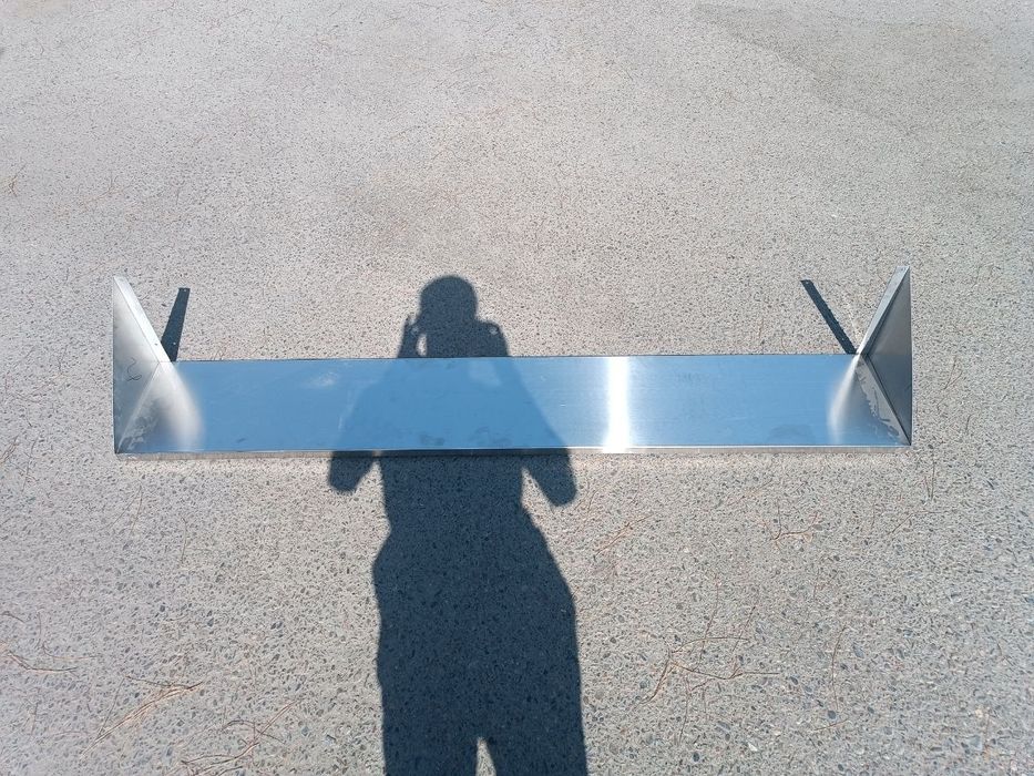 Навесная  настенная полка