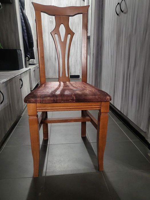 Продавам кухненски столове