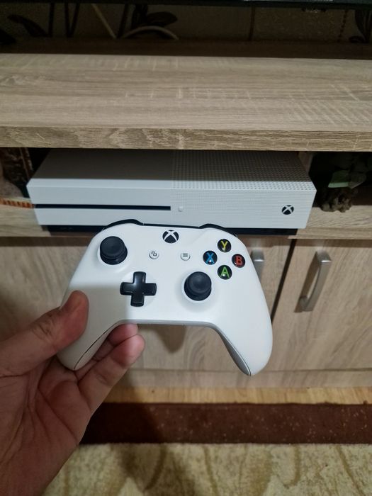 Consola Xbox One S 1Terra cu cabluri și Joystick original