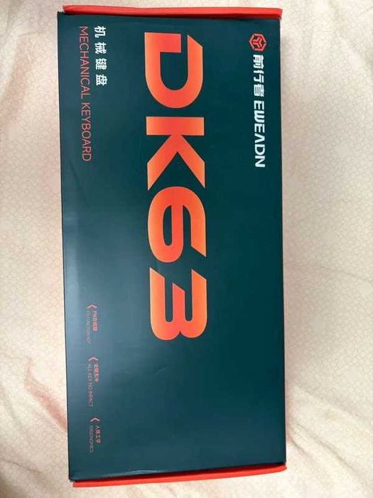 Tastatură mecanică gaming Eweadn Dk63 Nouă / Roz / 60% Compactă