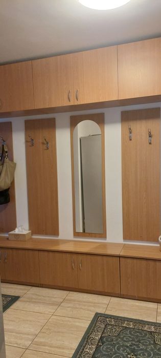 Mobilier hol, 5 dulapuri suspendate , dulap încălțăminte și oglinda