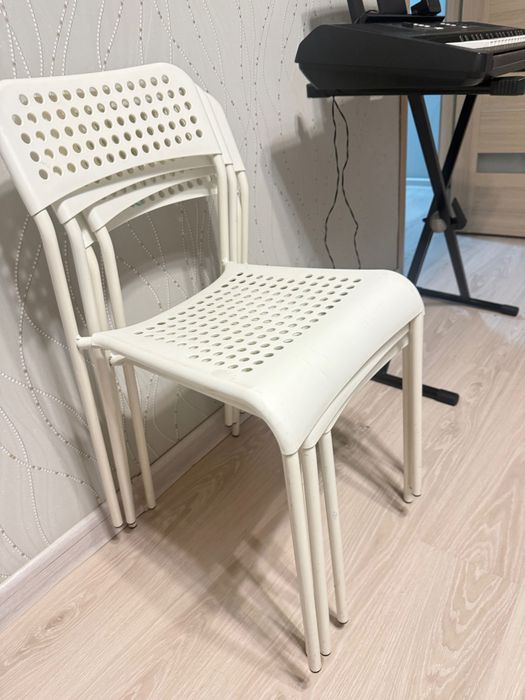 Стулья белые IKEA