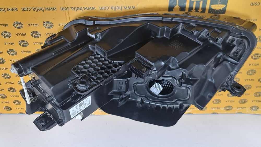 Far dreapta led xenon VW Touareg 3 7cr cr7 2019+