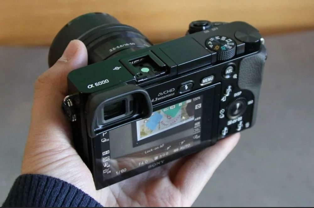Sony alpha 6000 с об 16-50мм