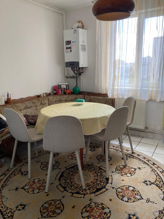 Vând apartament 3 camere cu garaj