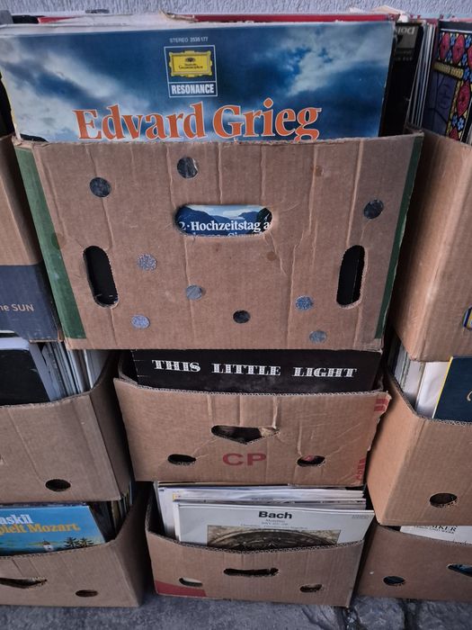 Vând 100 Discuri Vinil muzica clasca mixta pentru pick Artiști celebri