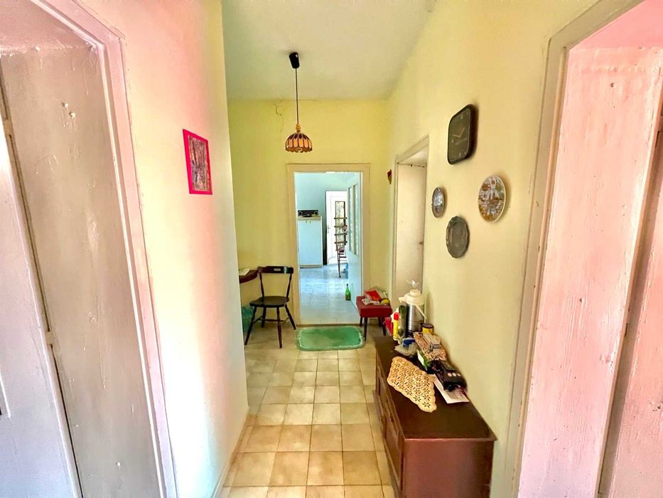 Просторна едноетажна къща в с. Голямо Враново !