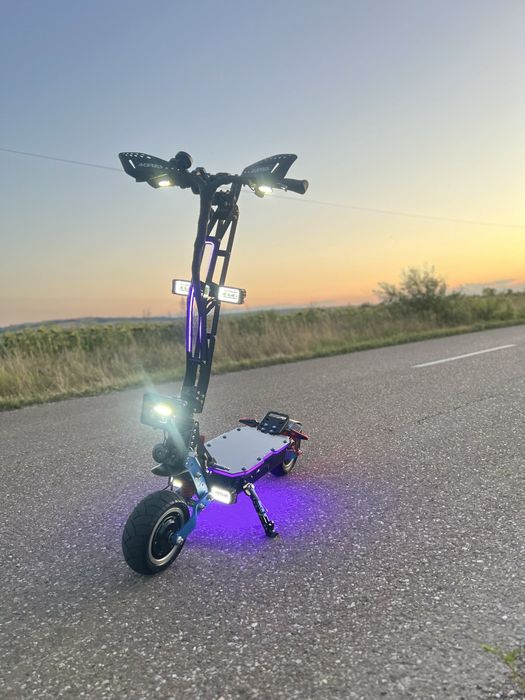Trotineta electrica BMW inclusiv cheie de g30