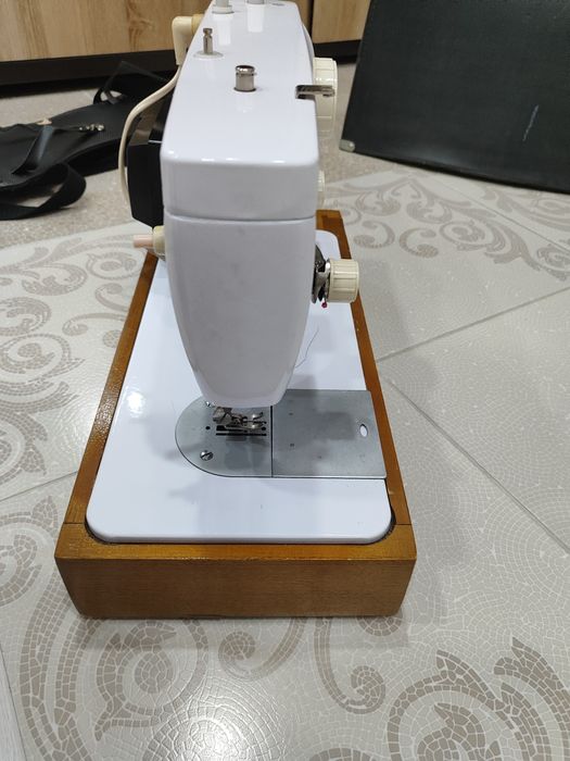 Продам швейную машинку