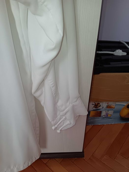 Vând costum taichi / qigong . Preț 50 lei .