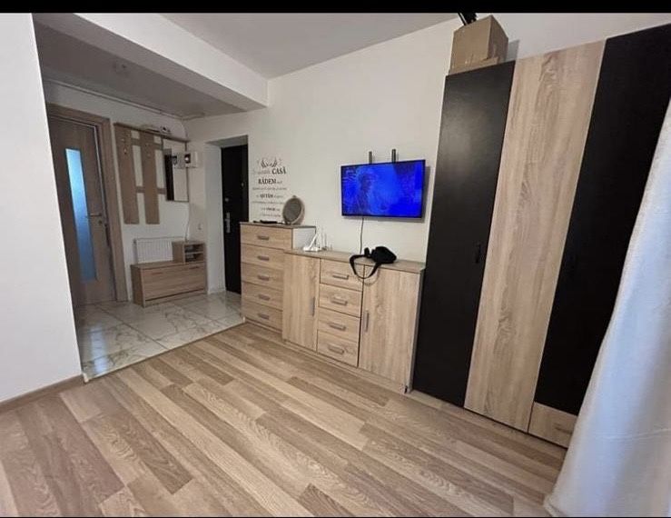 Inchiriez apartament