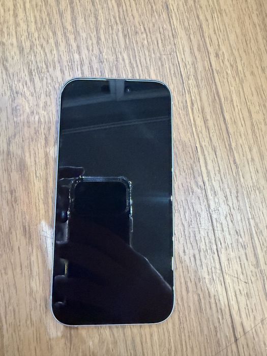 Продавам Iphone 15 128gb