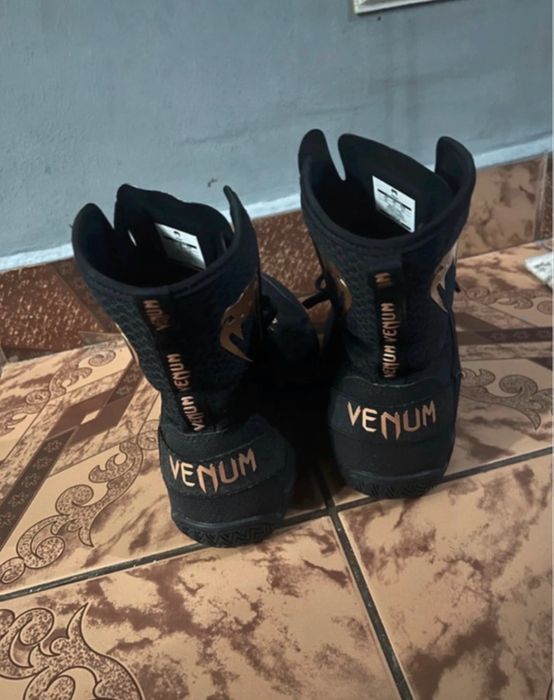 Ghete de box Venum Elite