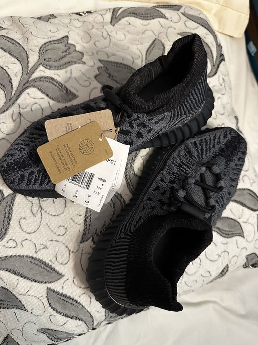 YZY 350V2 CMPCT noi cu eticheta