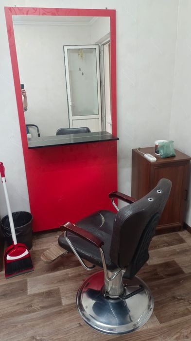 Продам зеркало парихмахерское