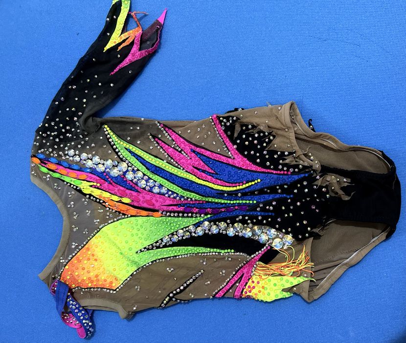 Продам купальник для художественной гимнастики