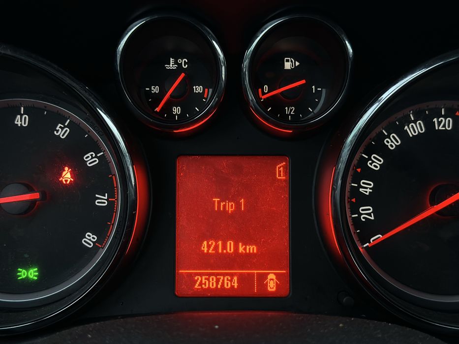 Opel Astra J 2012 1.4 Benzină Turbo / Rate / Acte / Ușor Avariat /