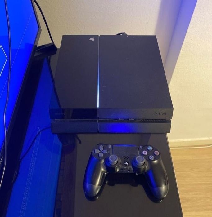 Продается Playstation 4 FAT в идеальном состоянии