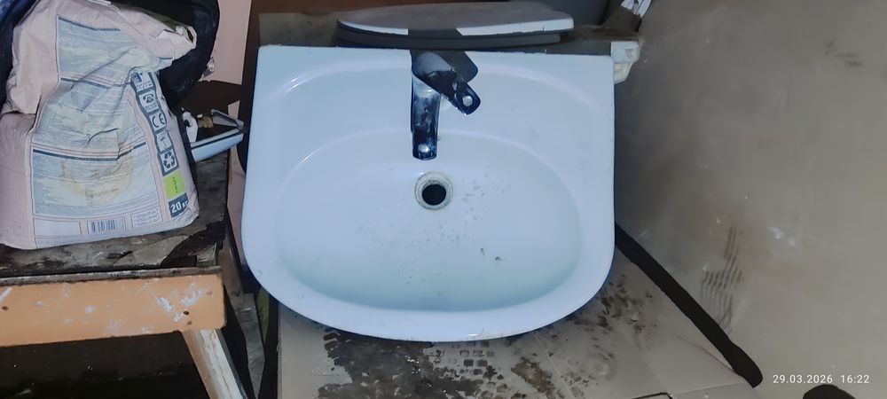 Унитаз и раковина