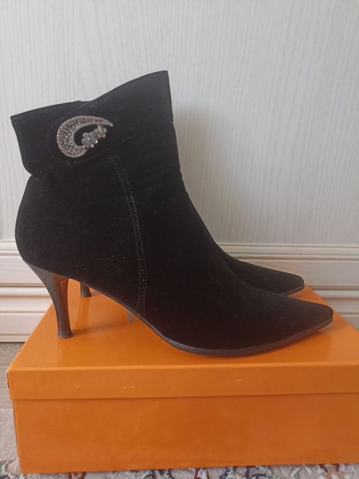 Продам женскую обувь