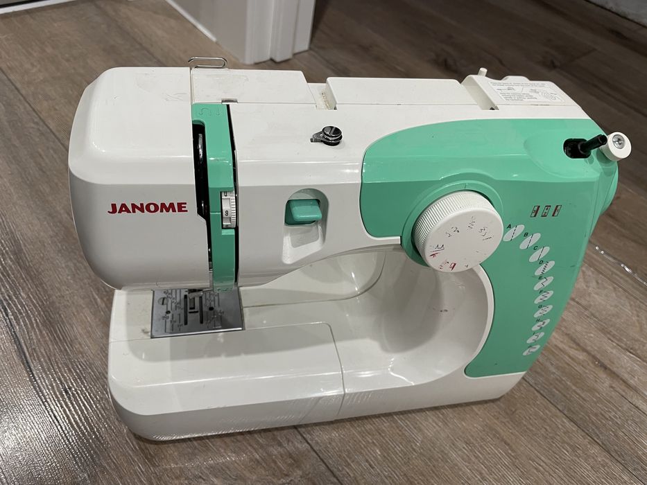 Продается швейная машина