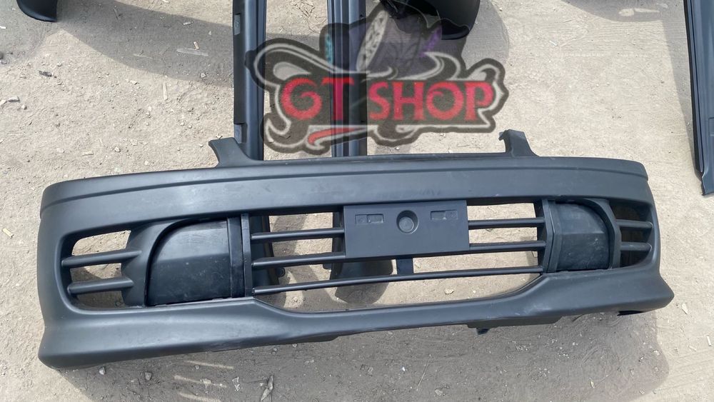 Бампер перелний  Nissan Rnessa
