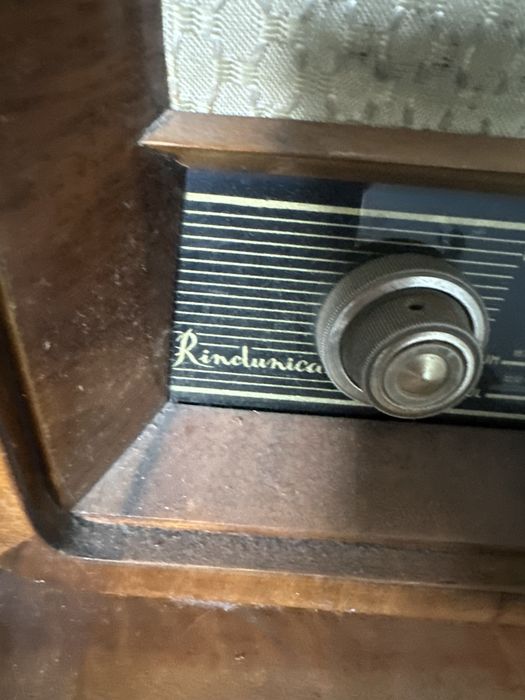 Radio vintage Rindunica in perfecta stare functionabil